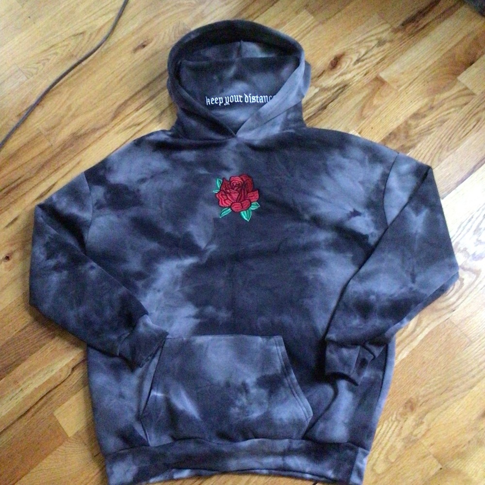 VINE AND VALLEY HOODIE SZ M BUILT IN TURTLE NECK WITH SCRIPT